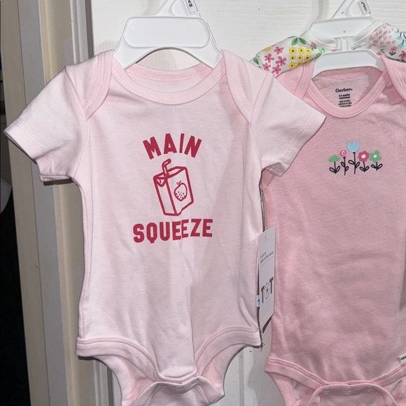 6–9M Baby Bundle – 4 Onesies, Team of Tiny, Gerber & Zach & Zoey - Picture 3 of 9